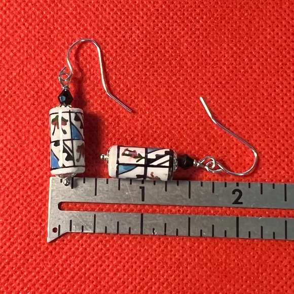 Vintage Peruvian Hand Painted Beaded Earrings on Silver Tone French Hooks - Picture 2 of 3